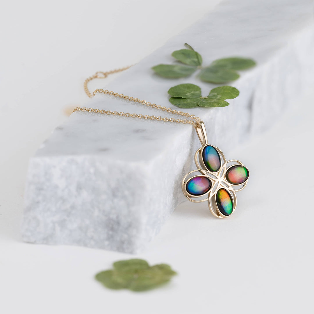 Clover ammolite pendant in 14K gold