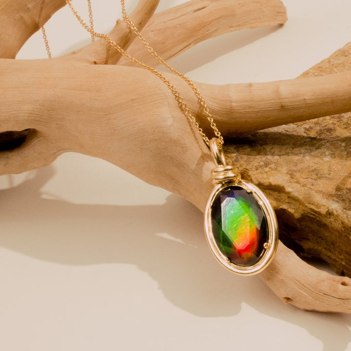 Knots Ammolite Pendant in 18K Gold
